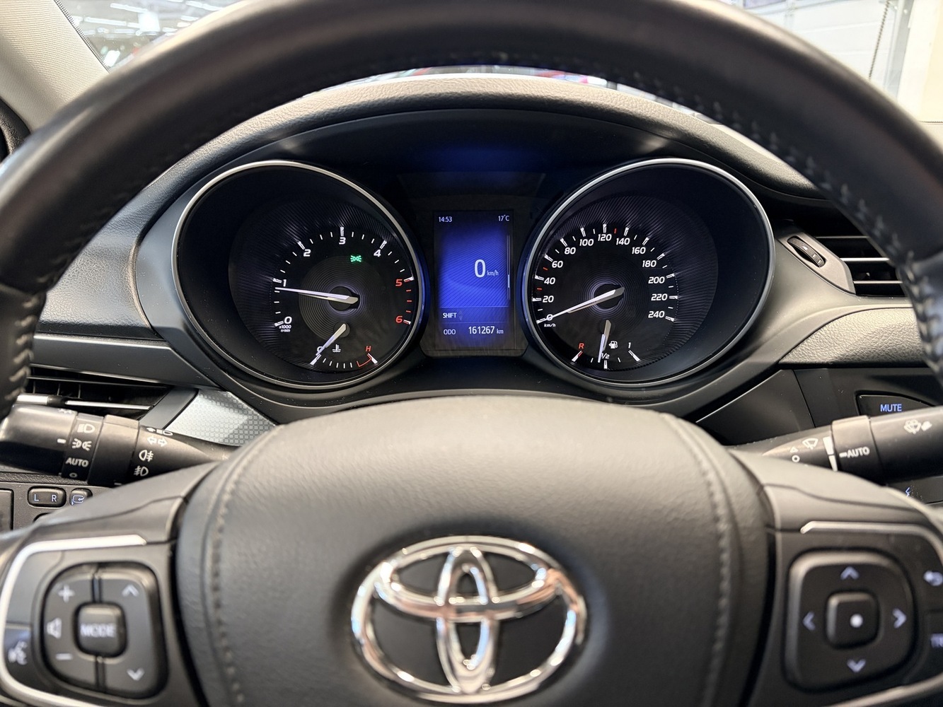 Toyota Avensis vaihtoauto