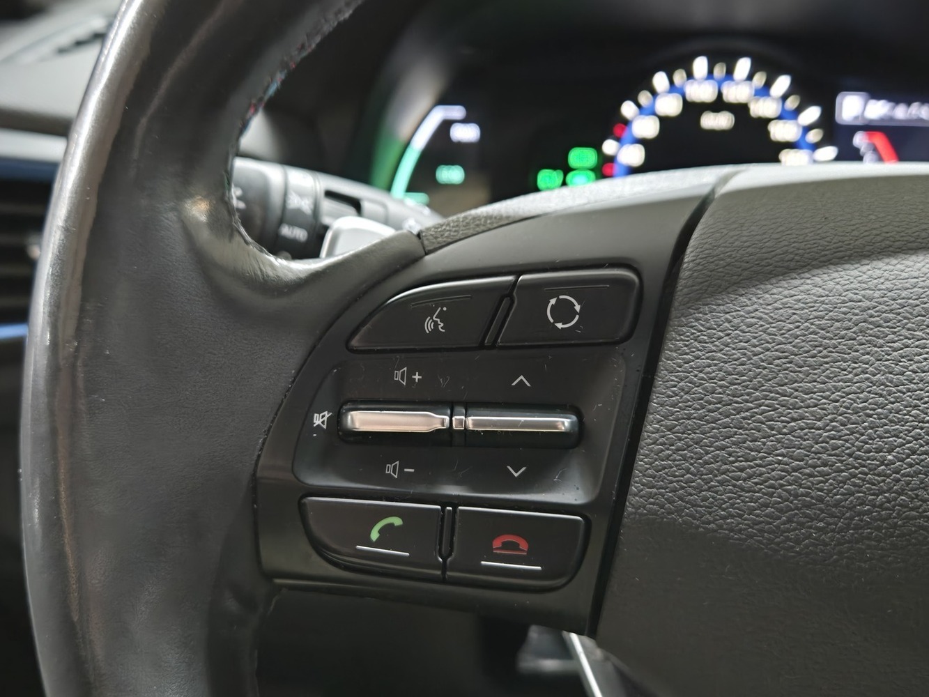 Hyundai IONIQ hybrid vaihtoauto