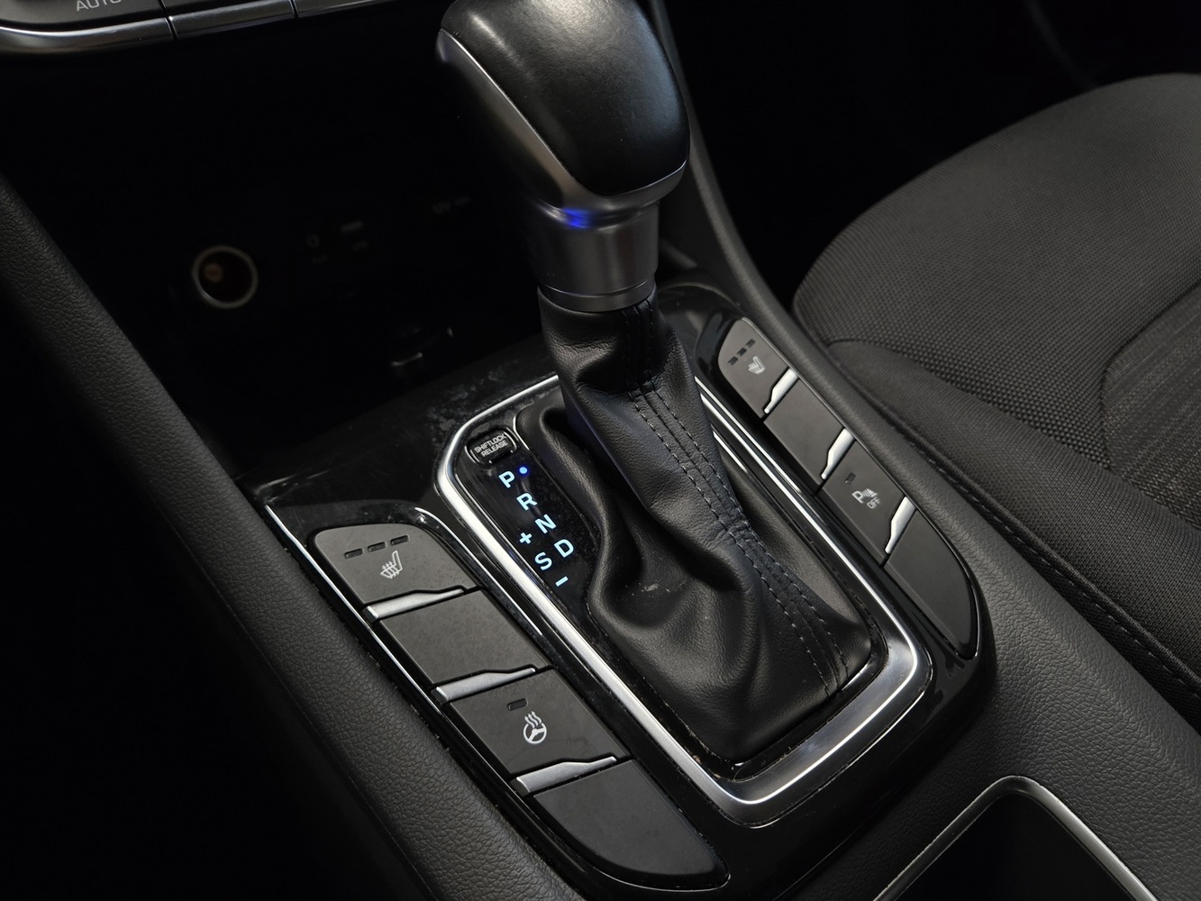 Hyundai IONIQ hybrid vaihtoauto