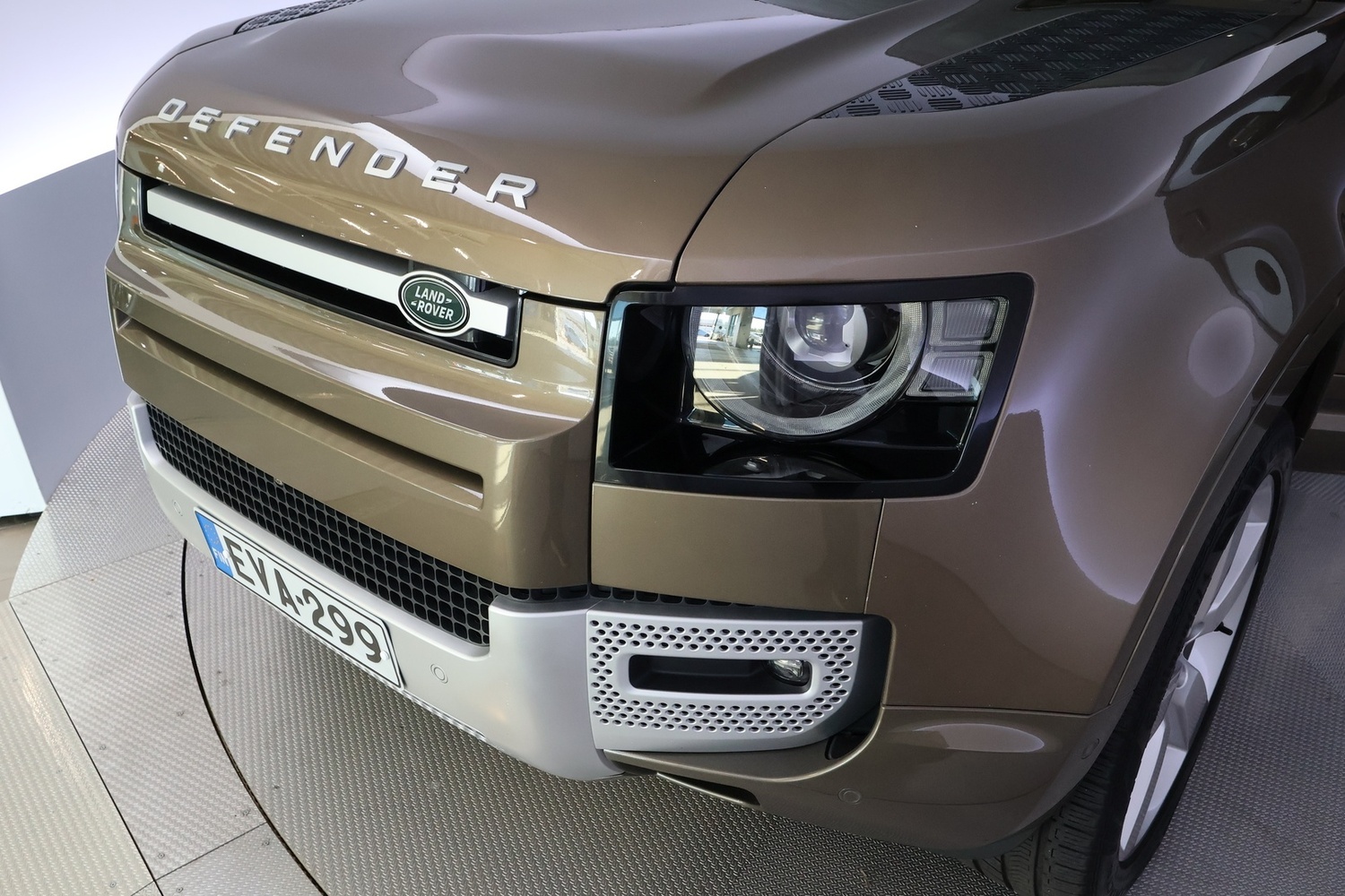 Land Rover Defender vaihtoauto