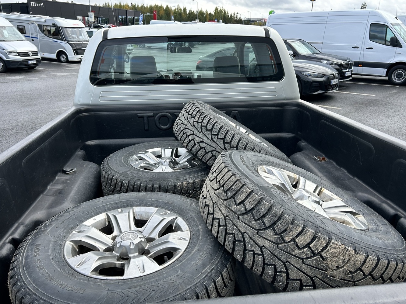 Toyota Hilux vaihtoauto