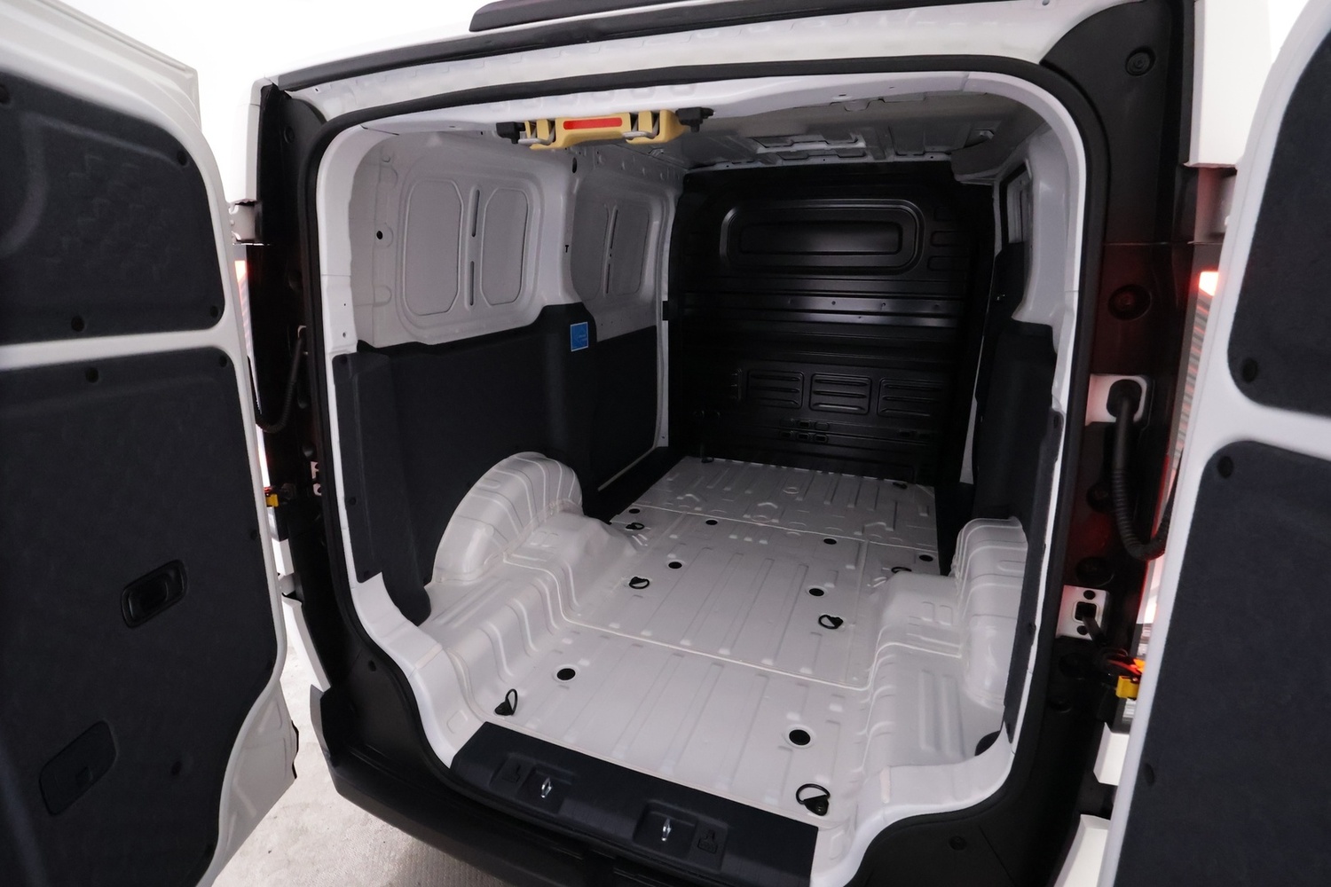 Kia PV5 Cargo vaihtoauto