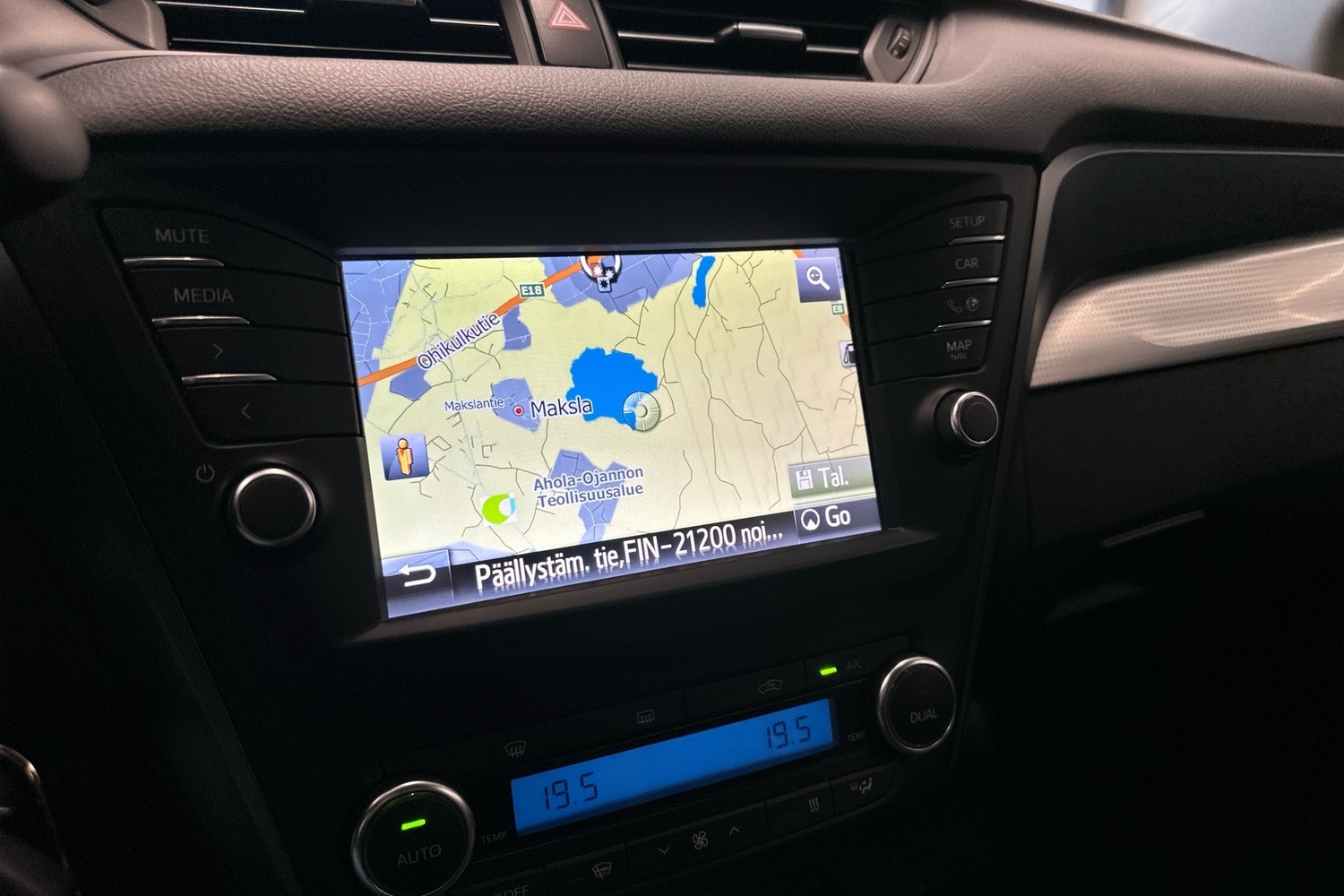 Toyota Avensis vaihtoauto