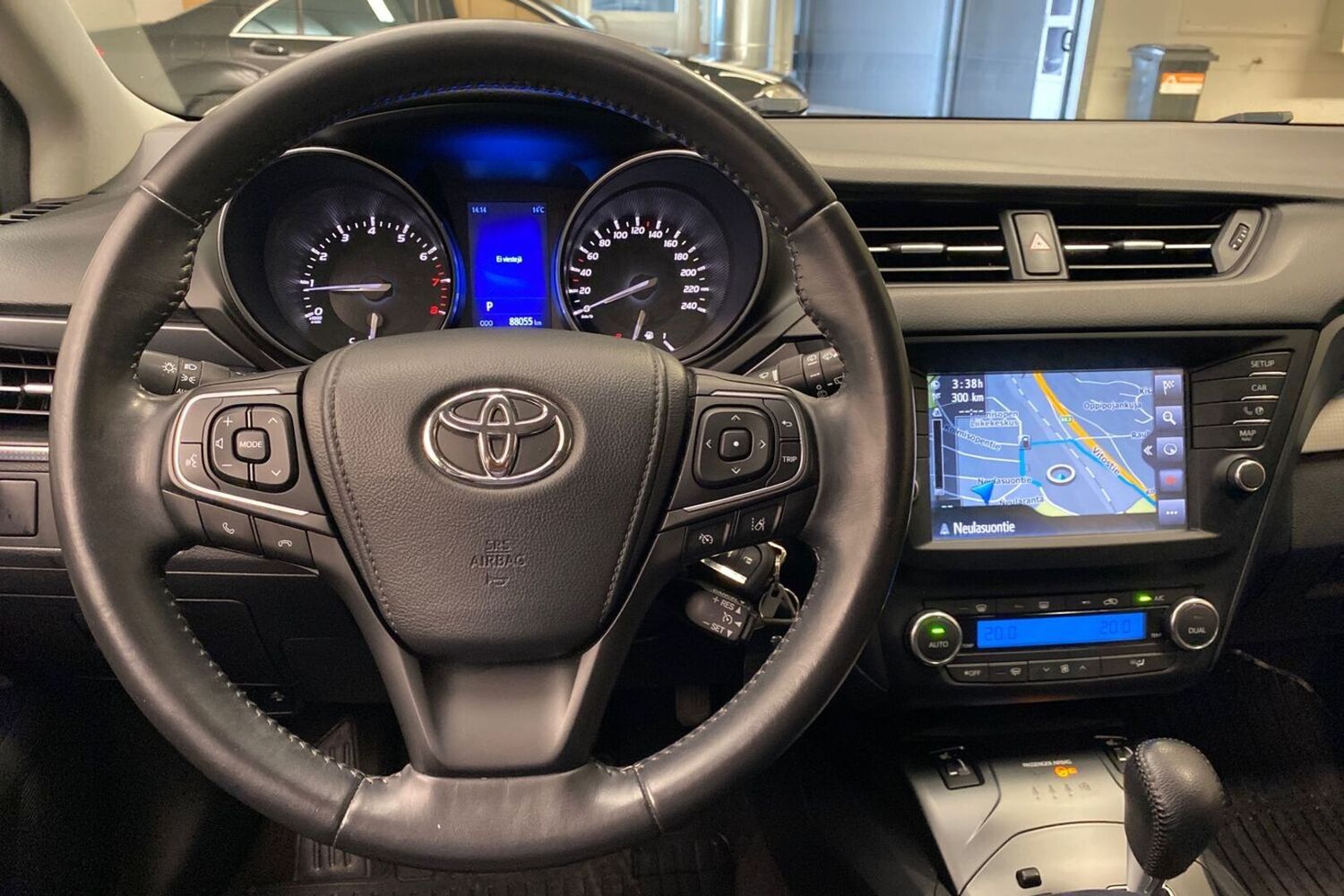 Toyota Avensis vaihtoauto