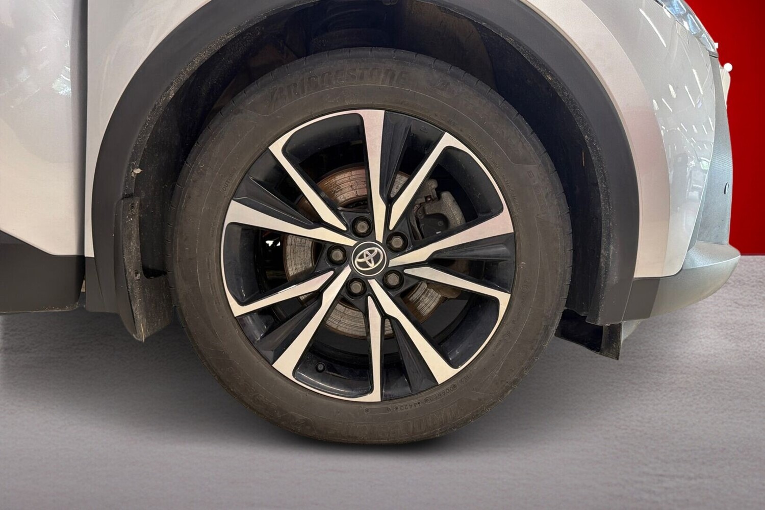 Toyota C-HR vaihtoauto
