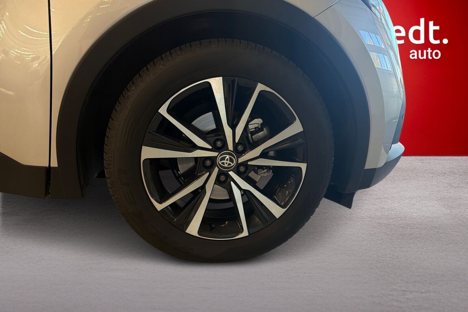 Toyota C-HR vaihtoauto