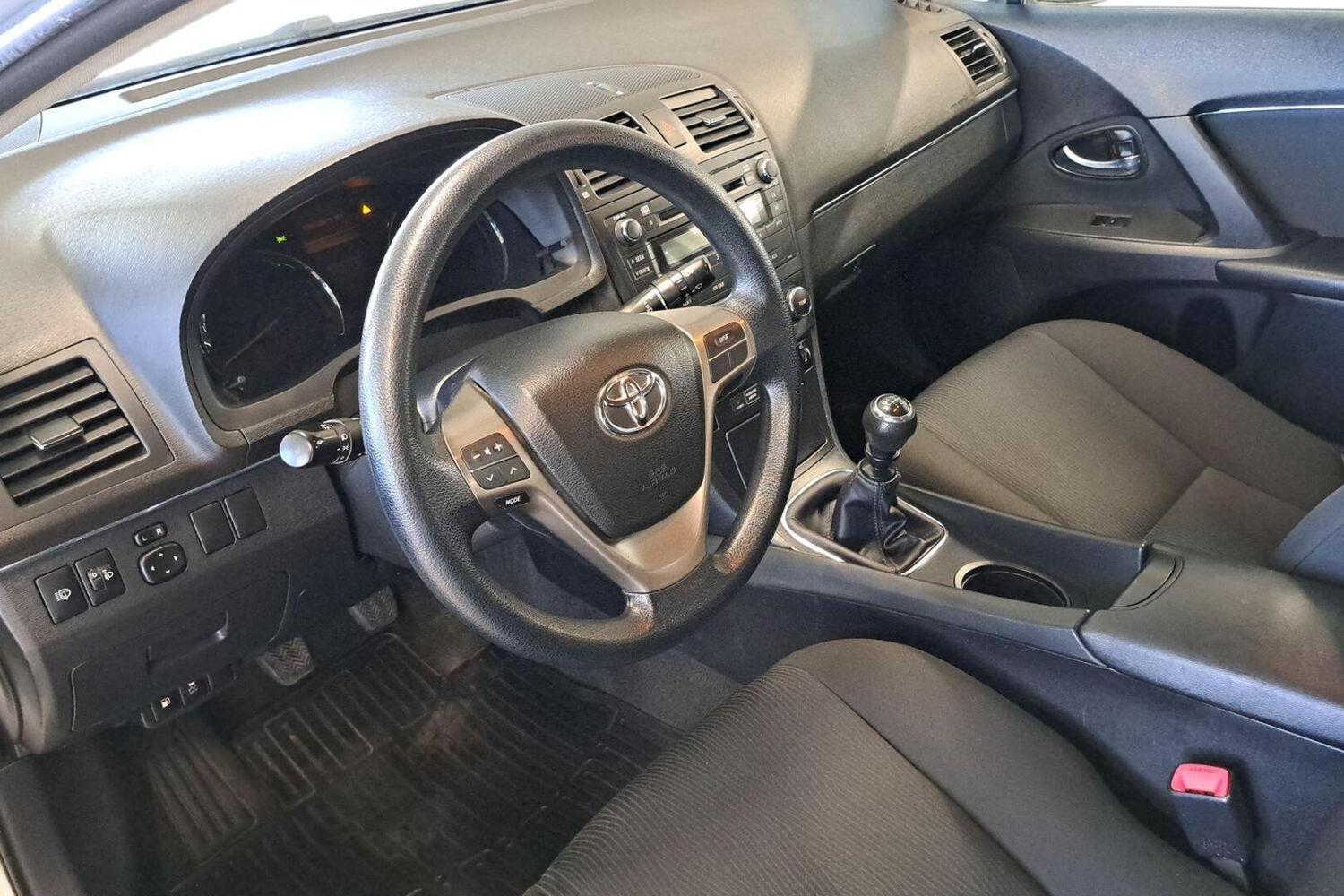 Toyota Avensis vaihtoauto