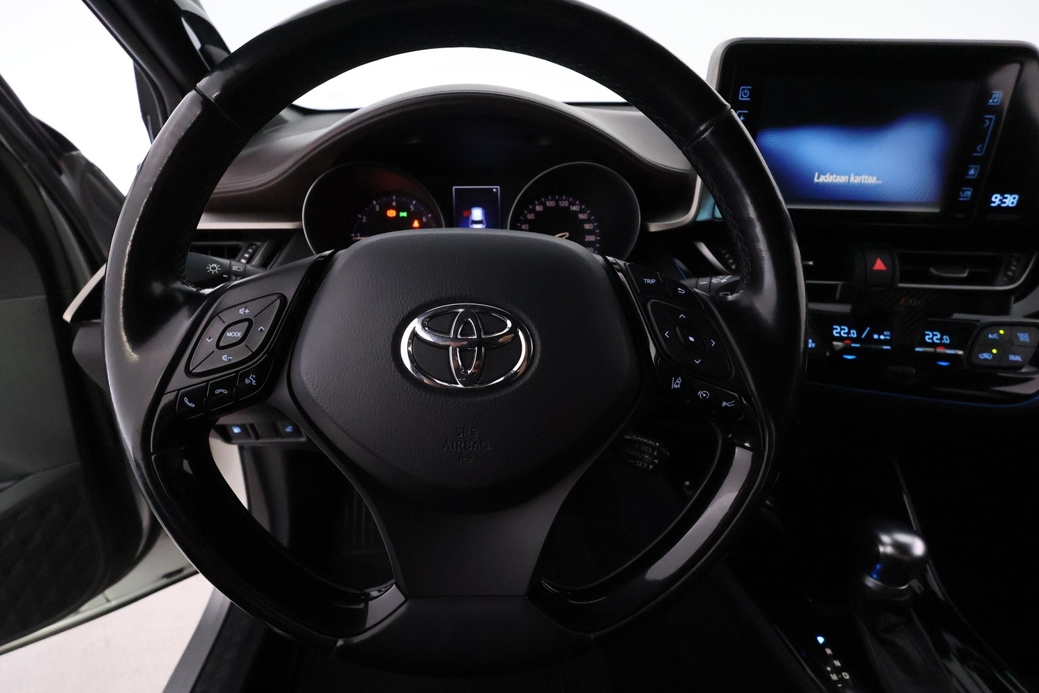 Toyota C-HR vaihtoauto