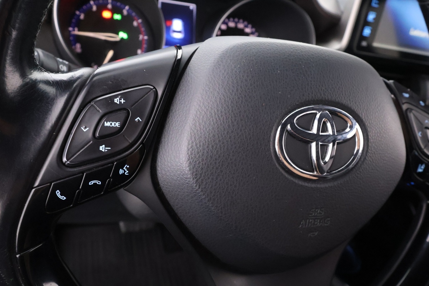 Toyota C-HR vaihtoauto