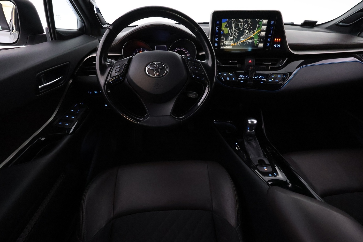 Toyota C-HR vaihtoauto