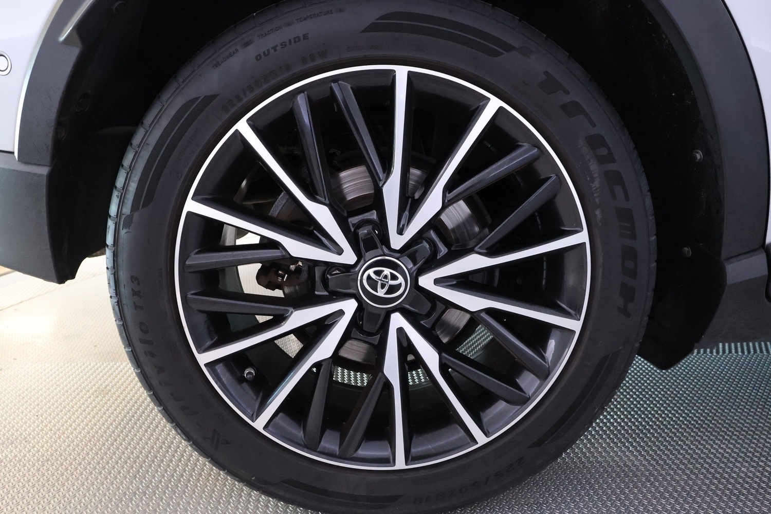 Toyota C-HR vaihtoauto
