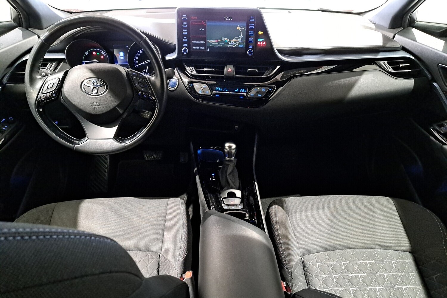Toyota C-HR vaihtoauto