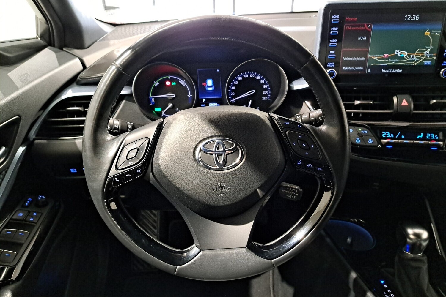 Toyota C-HR vaihtoauto