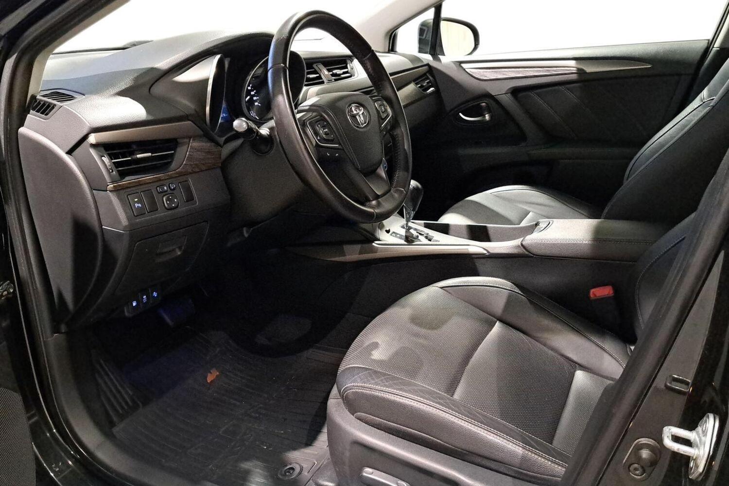Toyota Avensis vaihtoauto