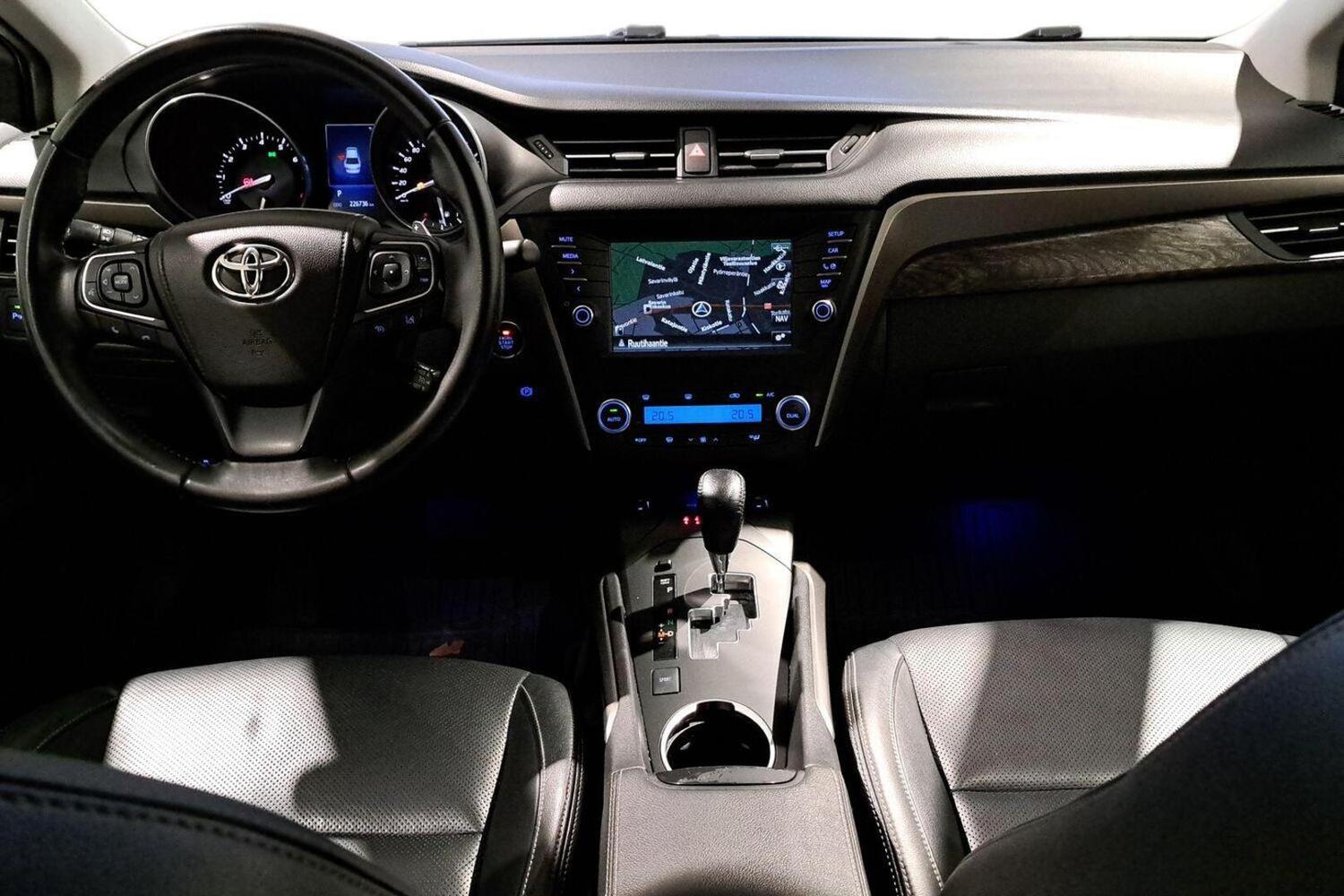 Toyota Avensis vaihtoauto