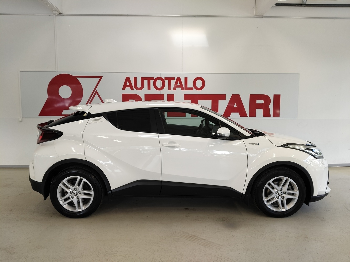 Toyota C-HR vaihtoauto