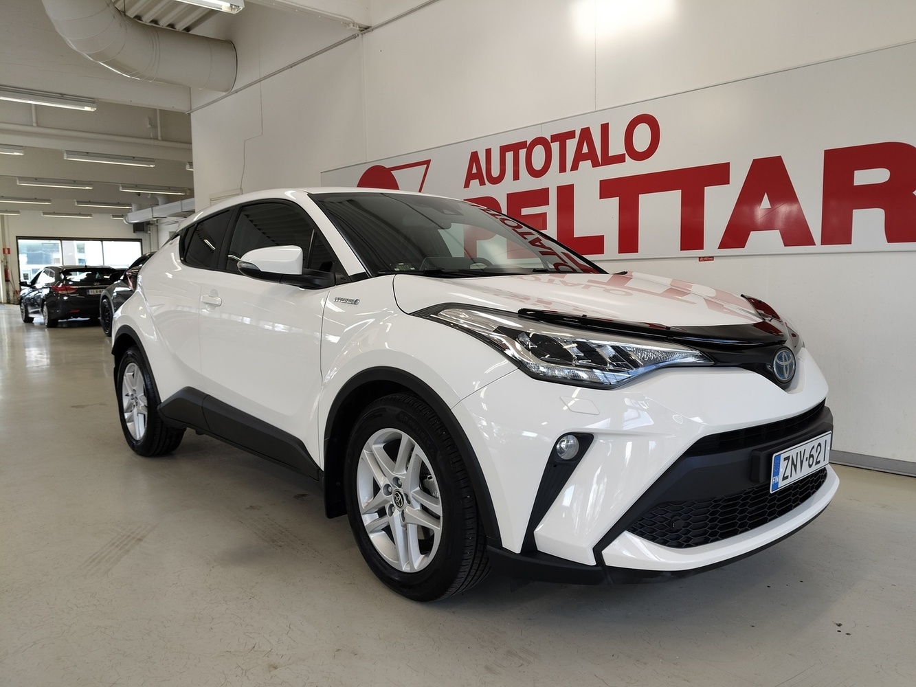 Toyota C-HR vaihtoauto