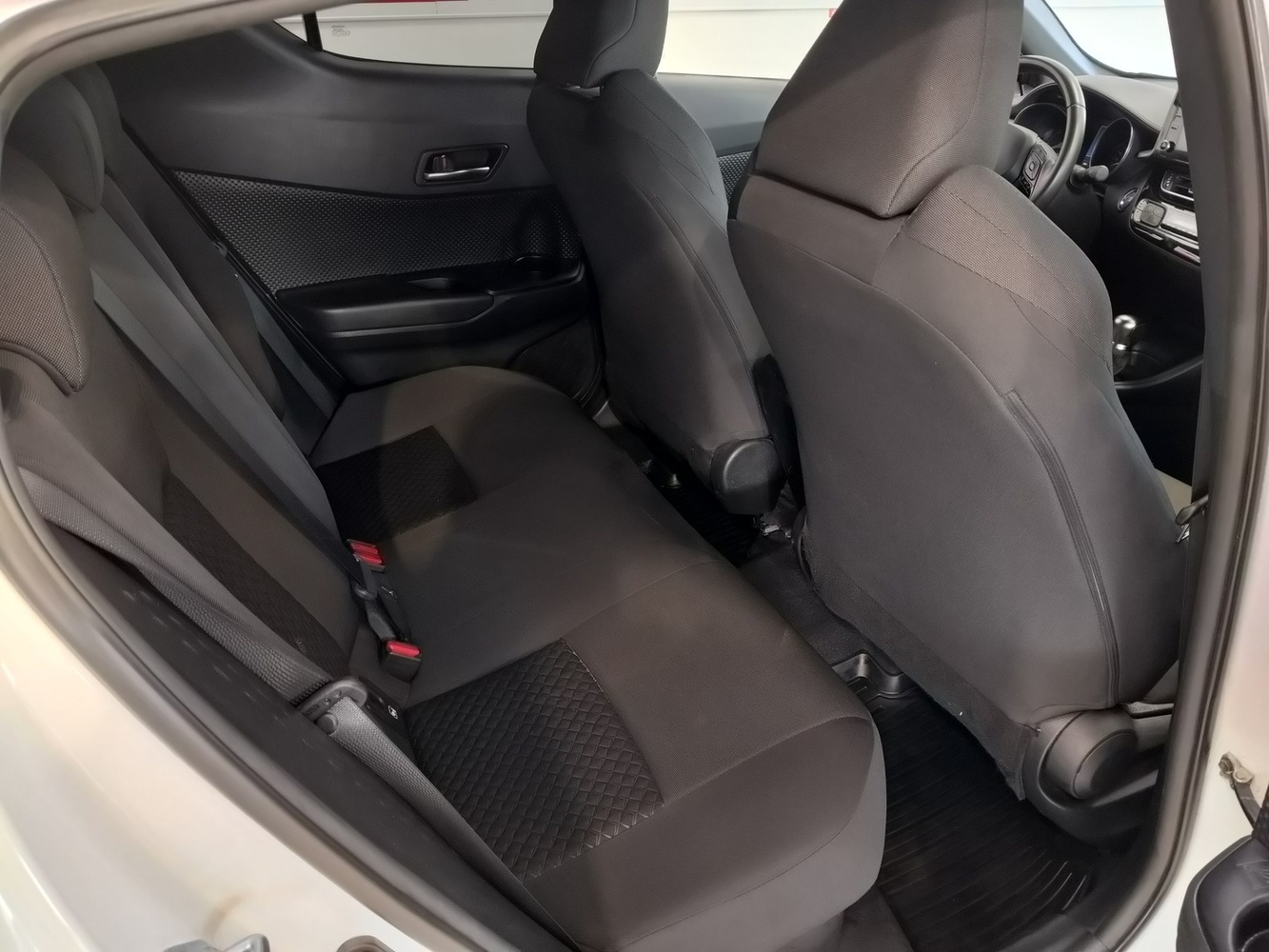 Toyota C-HR vaihtoauto