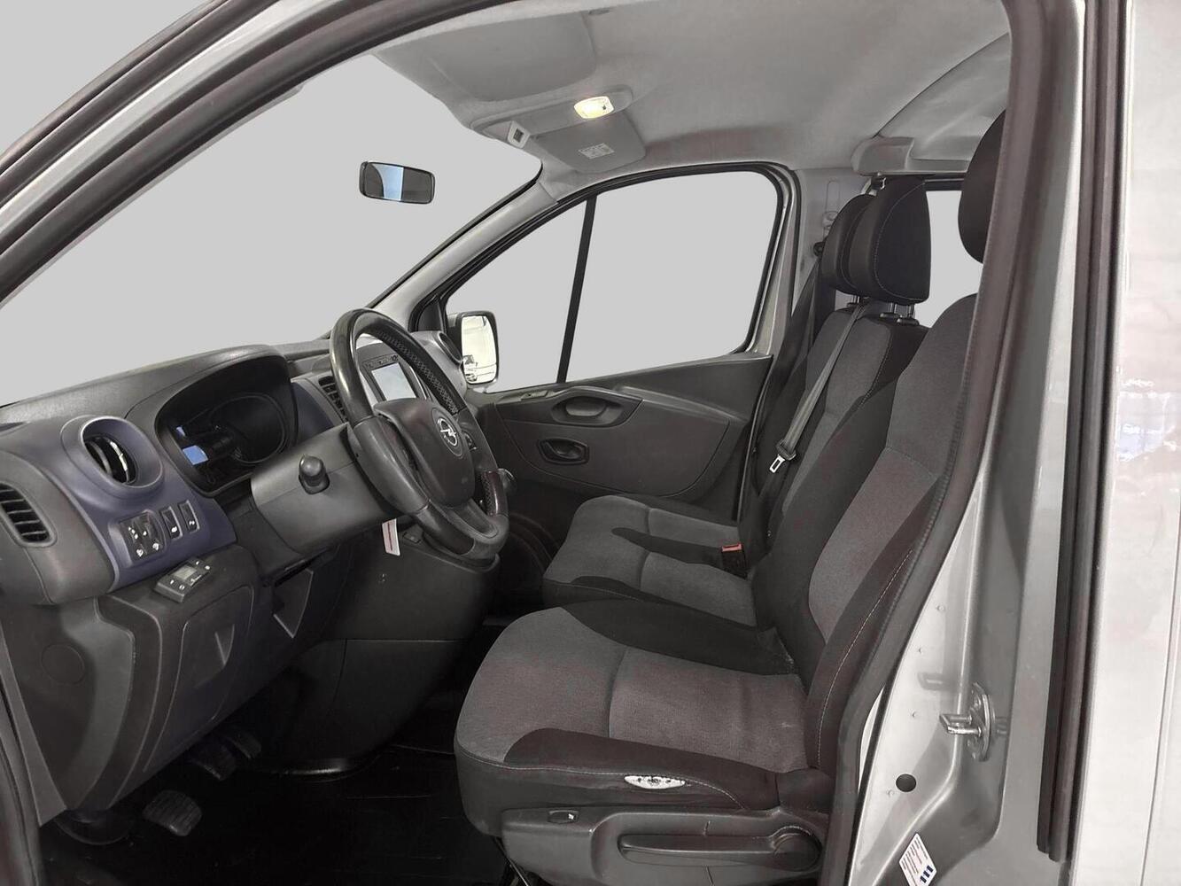 Opel Vivaro vaihtoauto