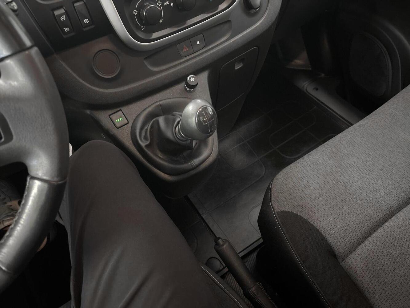 Opel Vivaro vaihtoauto