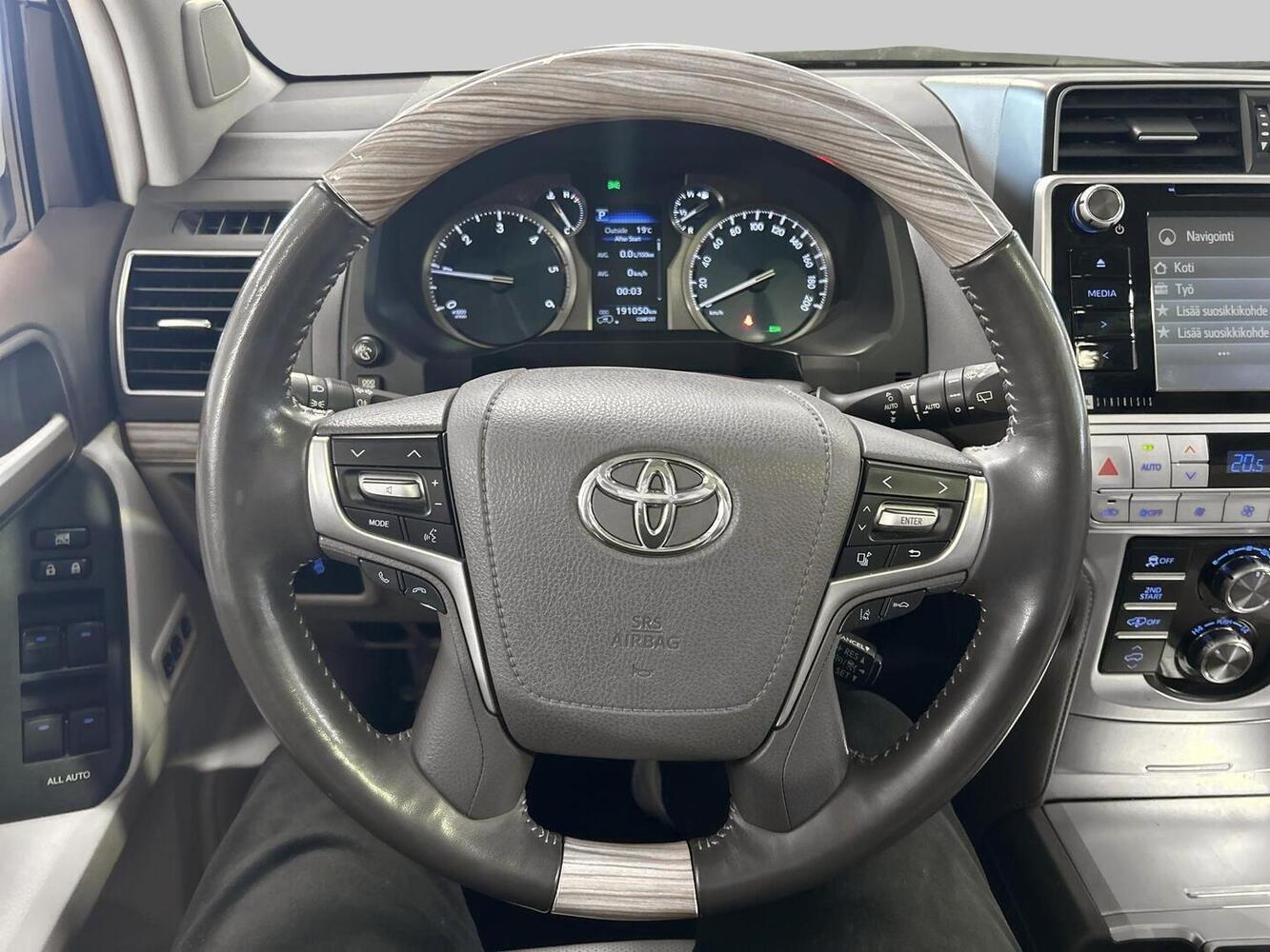 Toyota Land Cruiser vaihtoauto