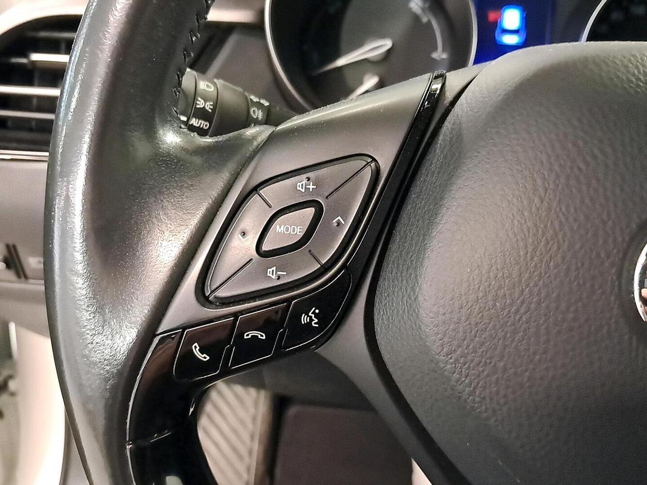 Toyota C-HR vaihtoauto