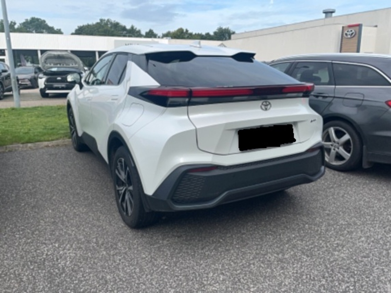 Toyota C-HR vaihtoauto