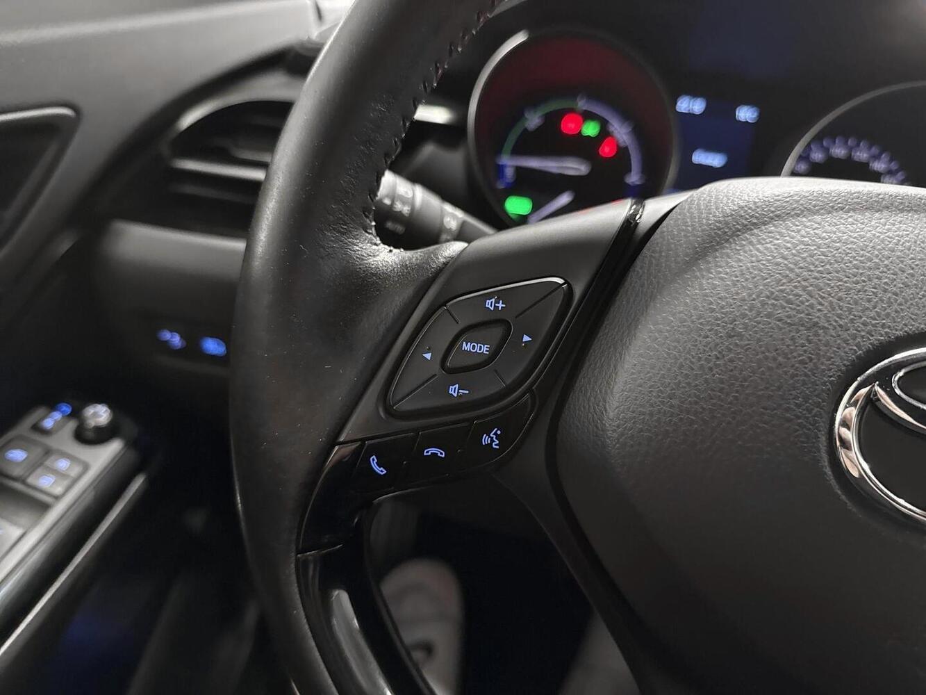 Toyota C-HR vaihtoauto