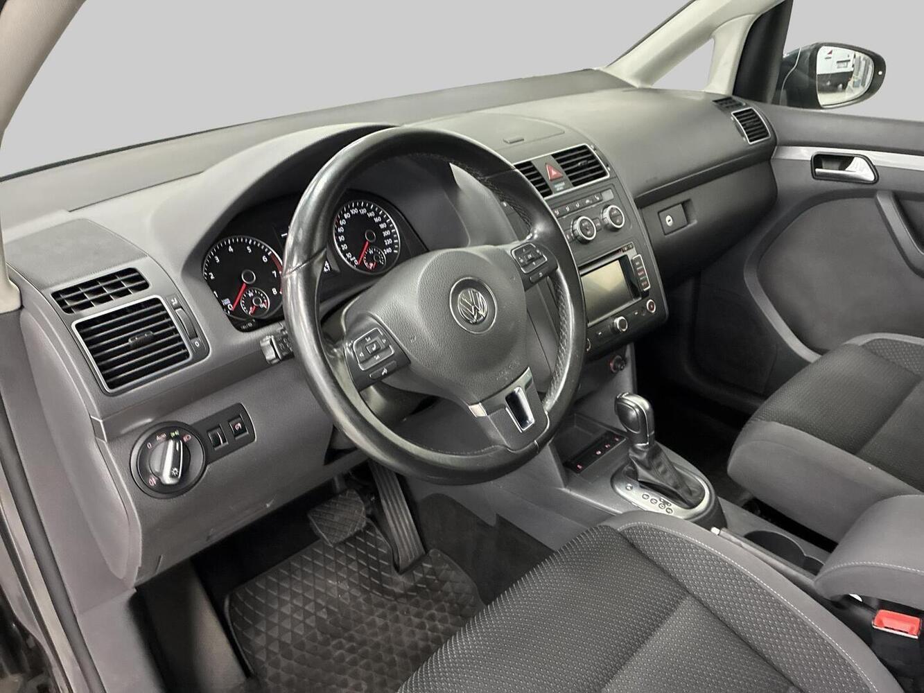 Volkswagen Touran vaihtoauto