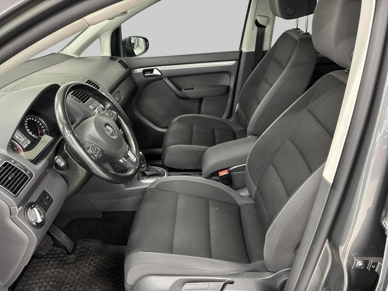 Volkswagen Touran vaihtoauto