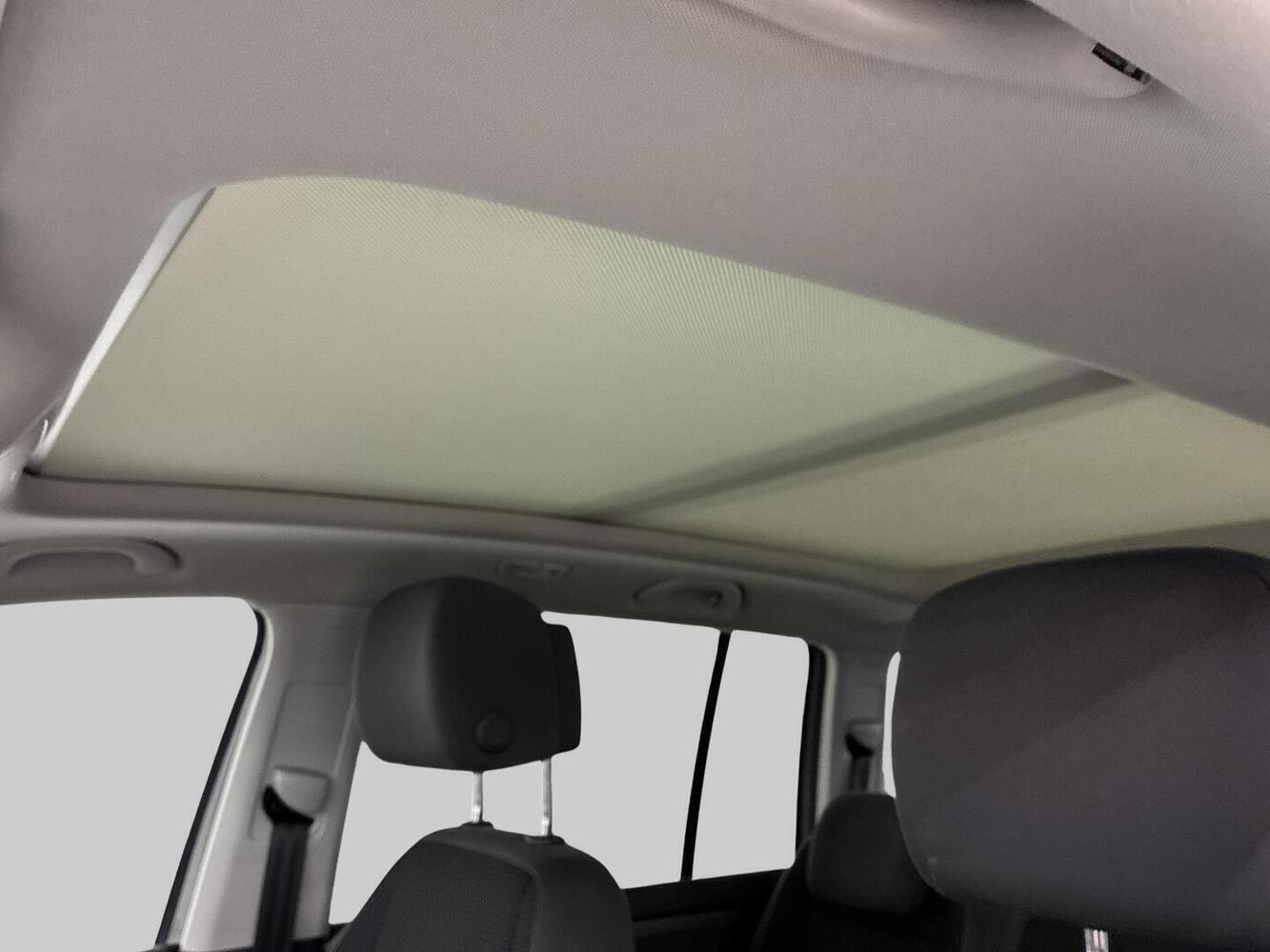 Volkswagen Touran vaihtoauto