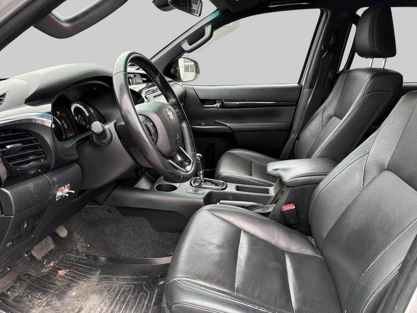 Toyota Hilux vaihtoauto