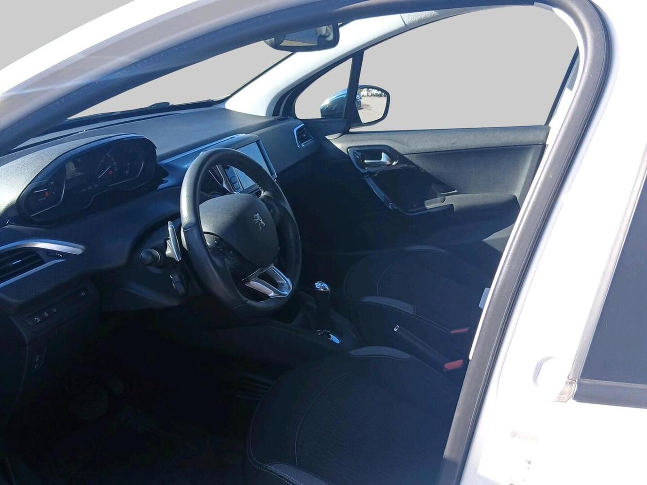 Peugeot 208 vaihtoauto