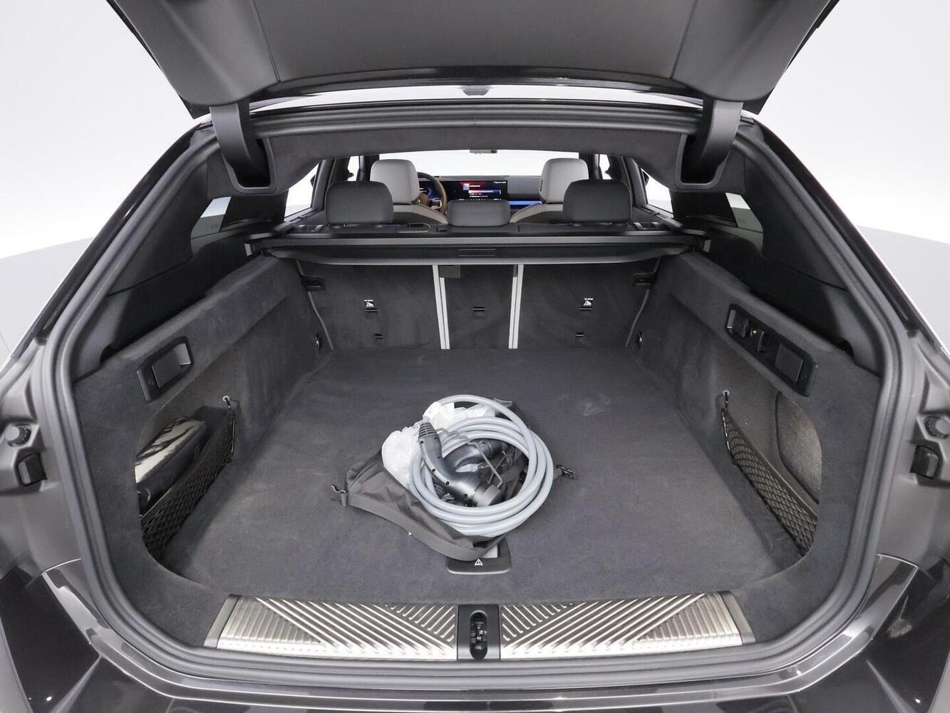 BMW i5 M60 vaihtoauto