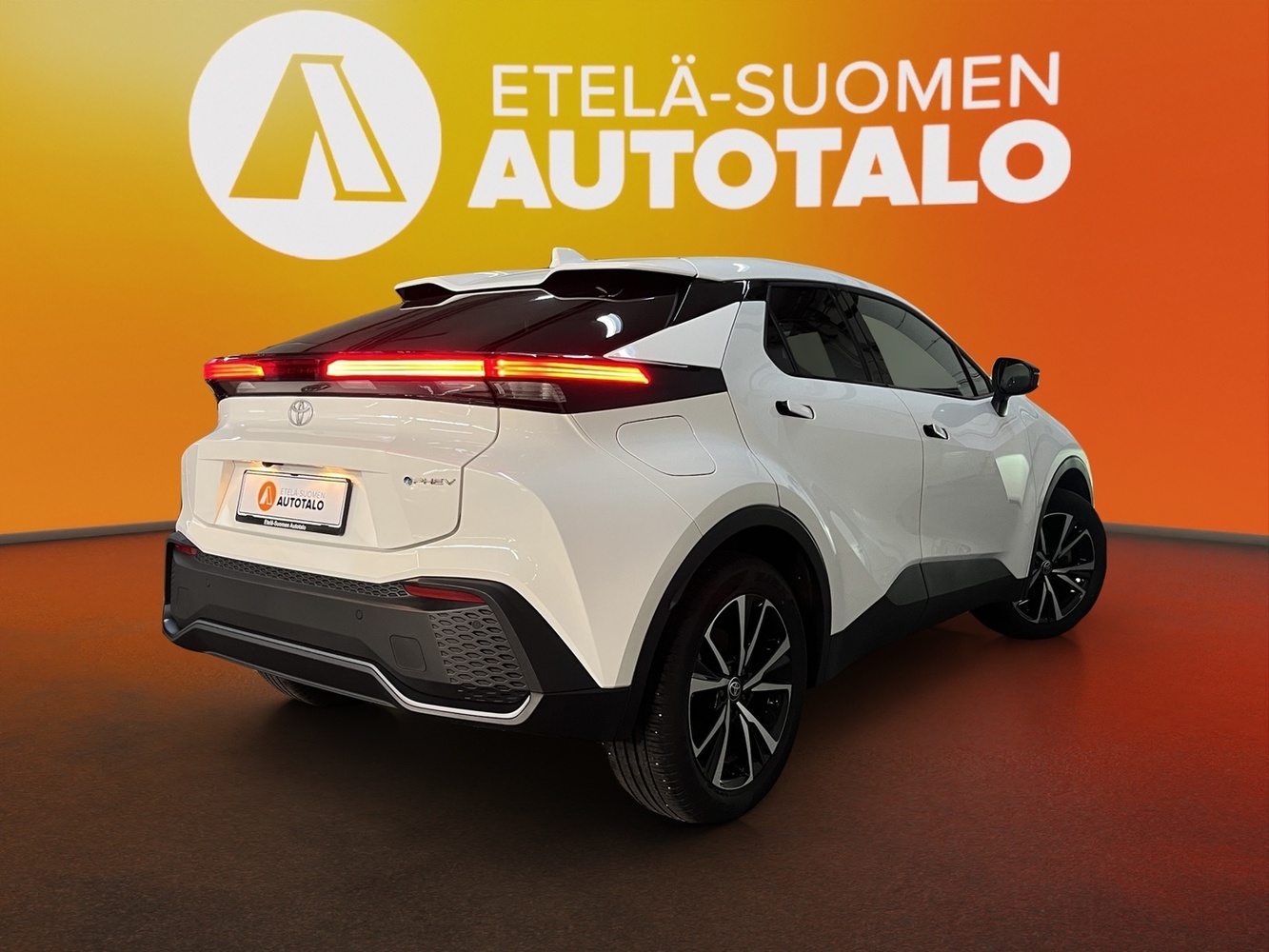Toyota C-HR vaihtoauto