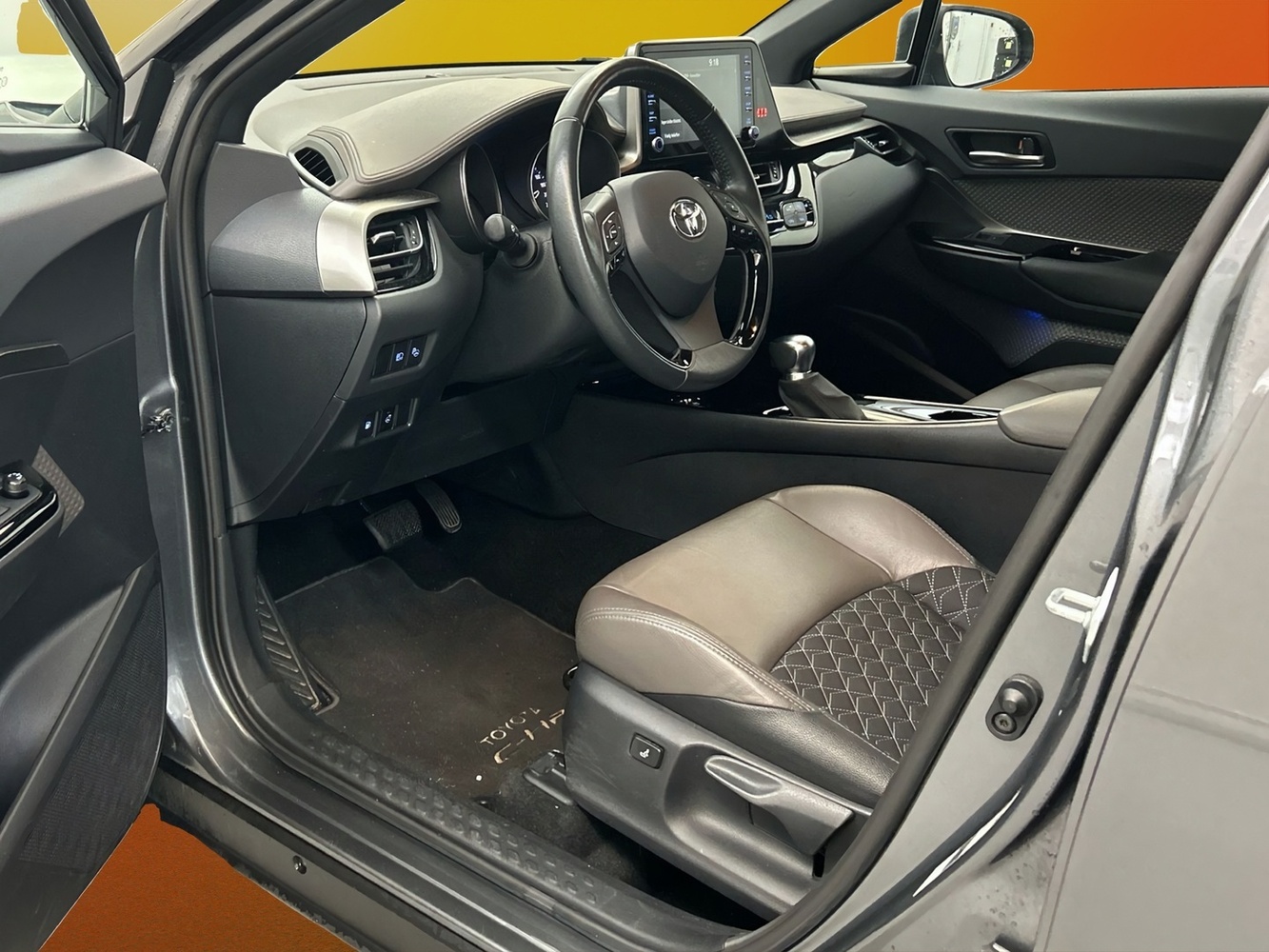 Toyota C-HR vaihtoauto