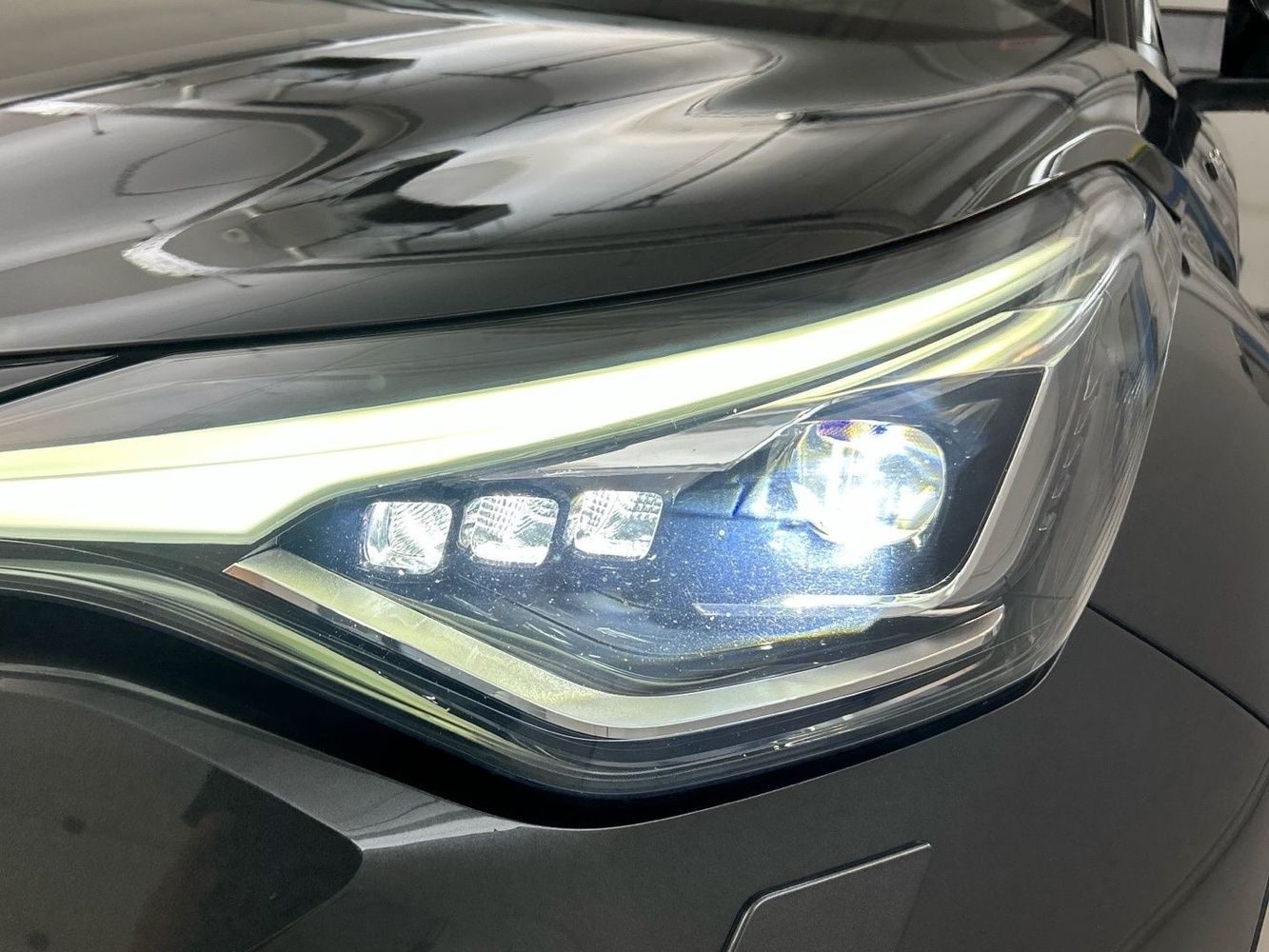 Toyota C-HR vaihtoauto