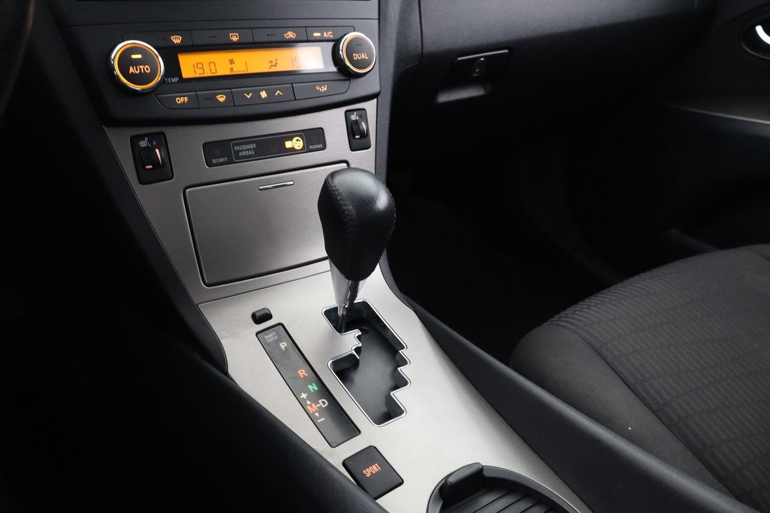 Toyota Avensis vaihtoauto