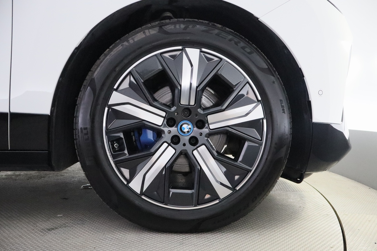 BMW iX vaihtoauto