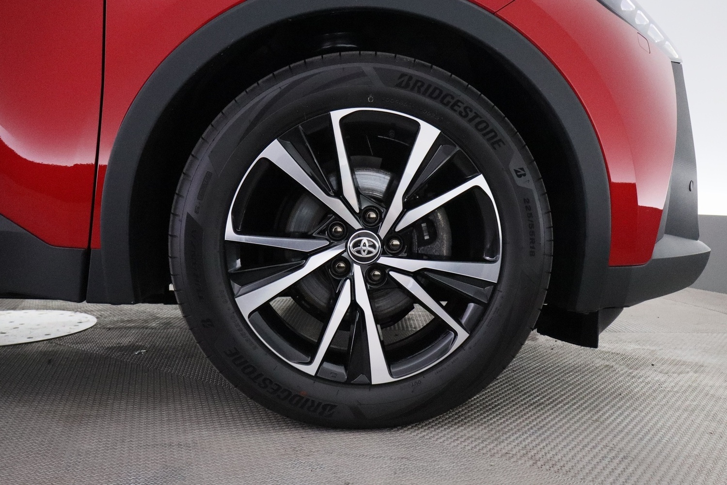 Toyota C-HR vaihtoauto