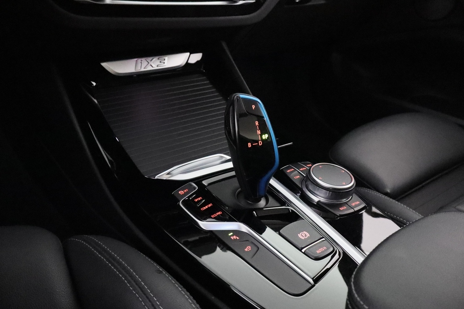 BMW iX3 vaihtoauto