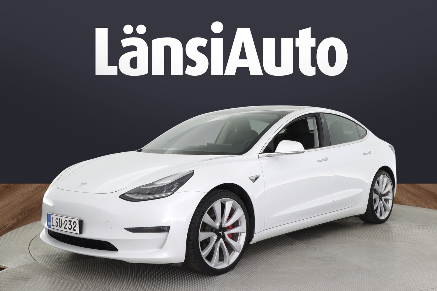 Tesla Model 3 vaihtoauto