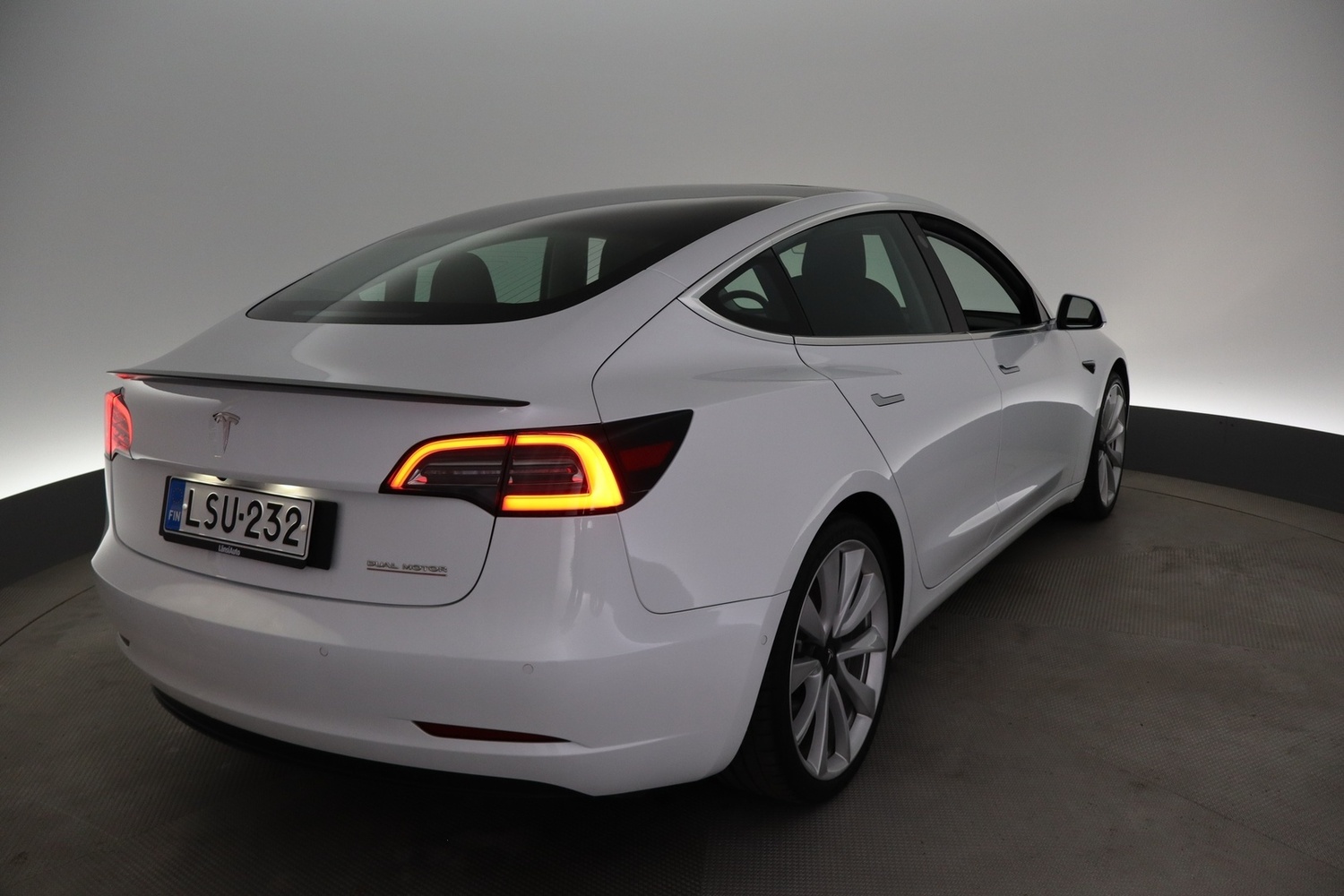 Tesla Model 3 vaihtoauto