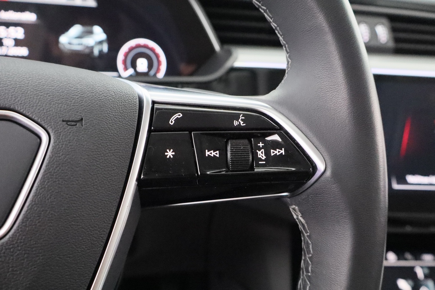 Audi Q8 e-tron vaihtoauto