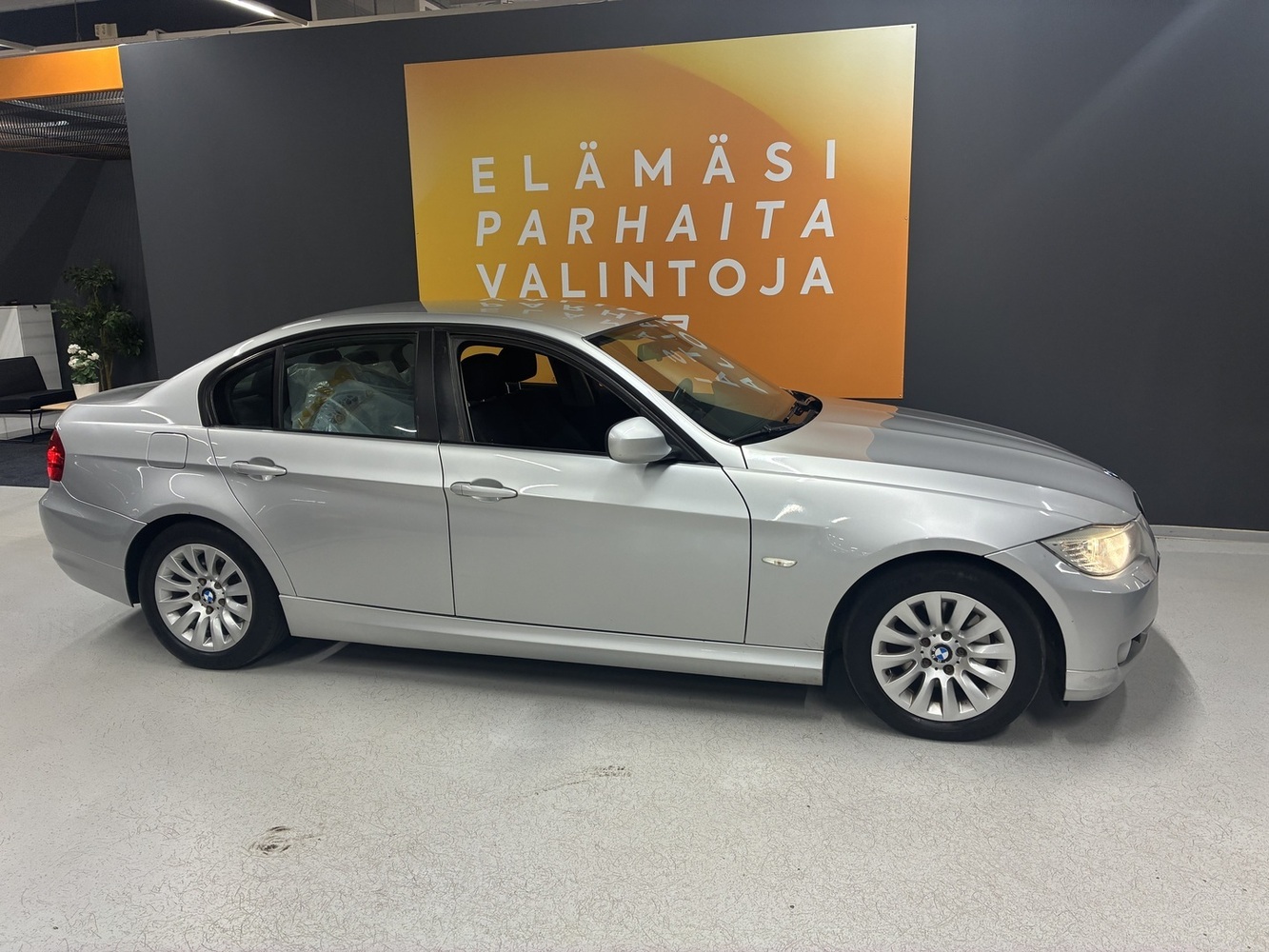 BMW 320 vaihtoauto