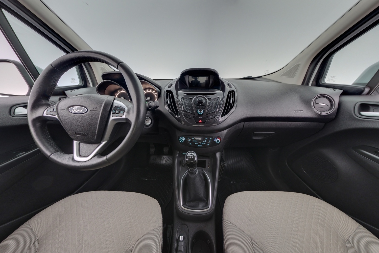 Ford Tourneo Courier vaihtoauto