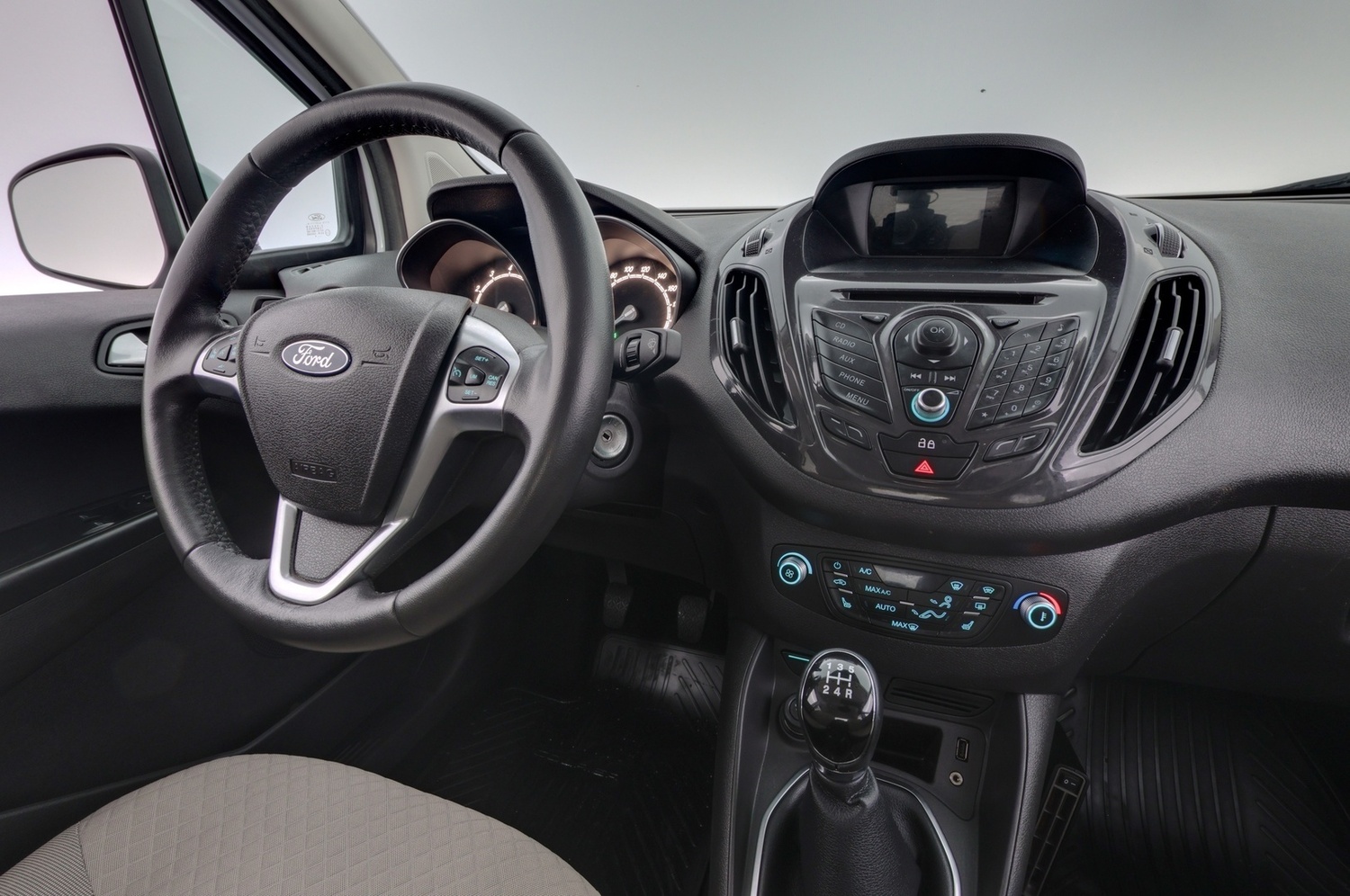 Ford Tourneo Courier vaihtoauto