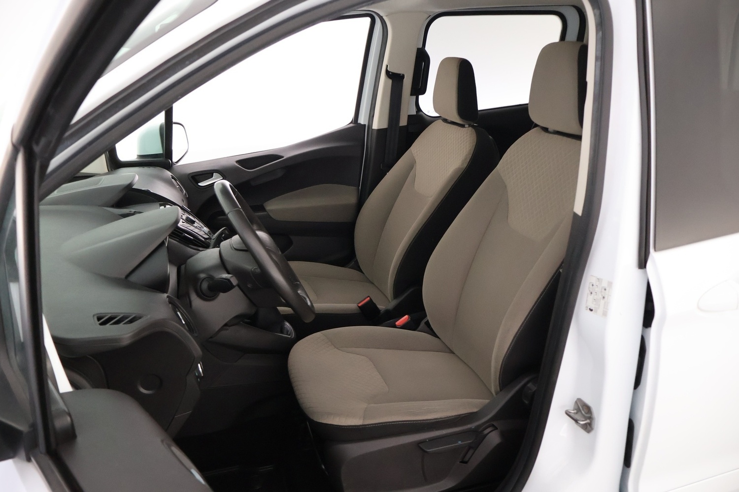 Ford Tourneo Courier vaihtoauto