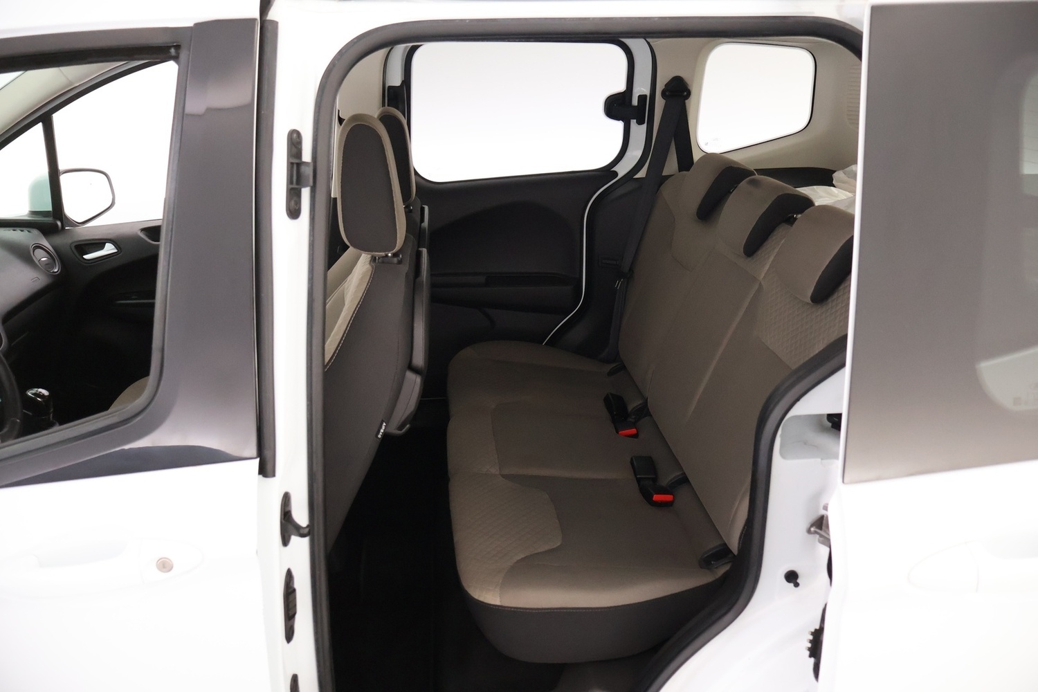 Ford Tourneo Courier vaihtoauto