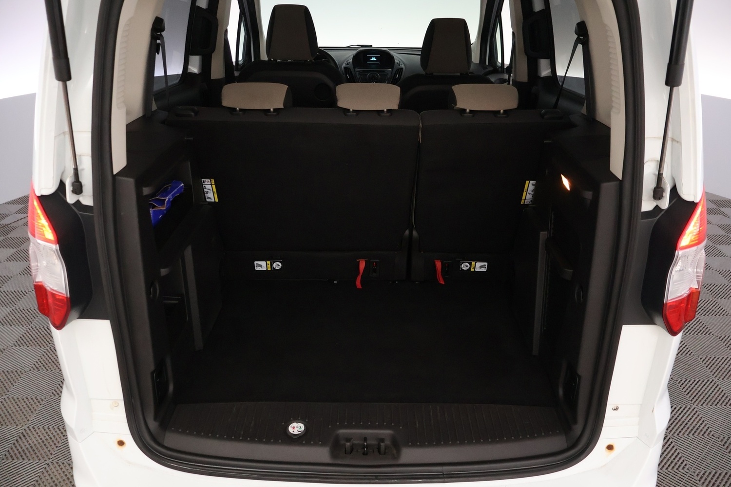 Ford Tourneo Courier vaihtoauto